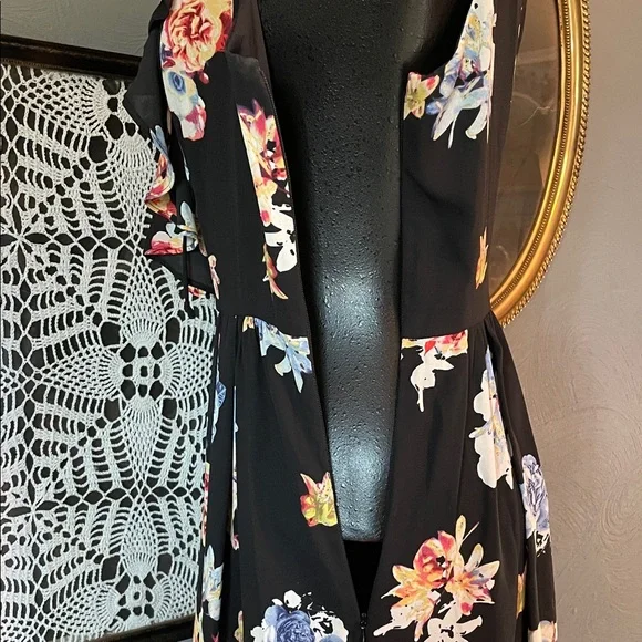 Express Black Floral Mini Dress - Picture 5 of 7